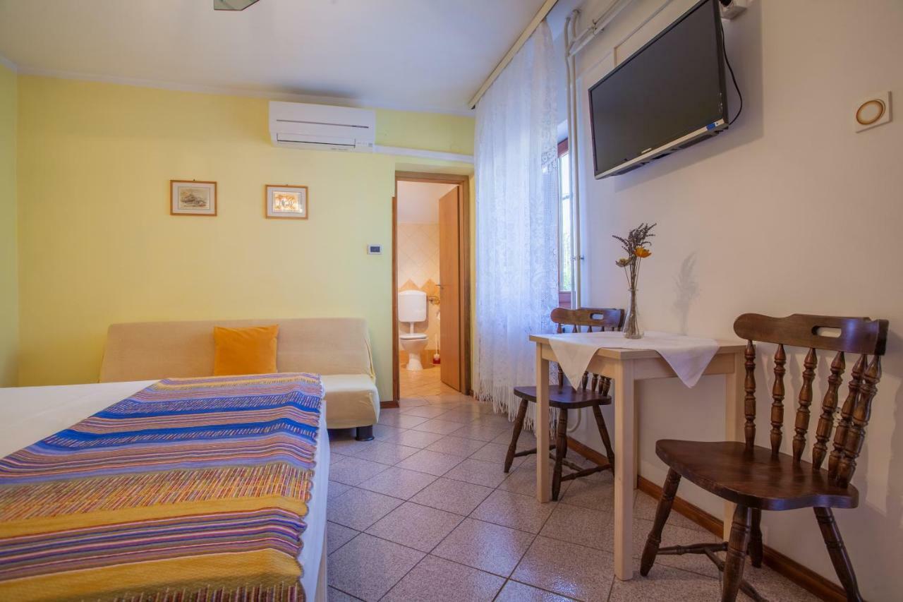 Rooms Ester Cres Exterior foto