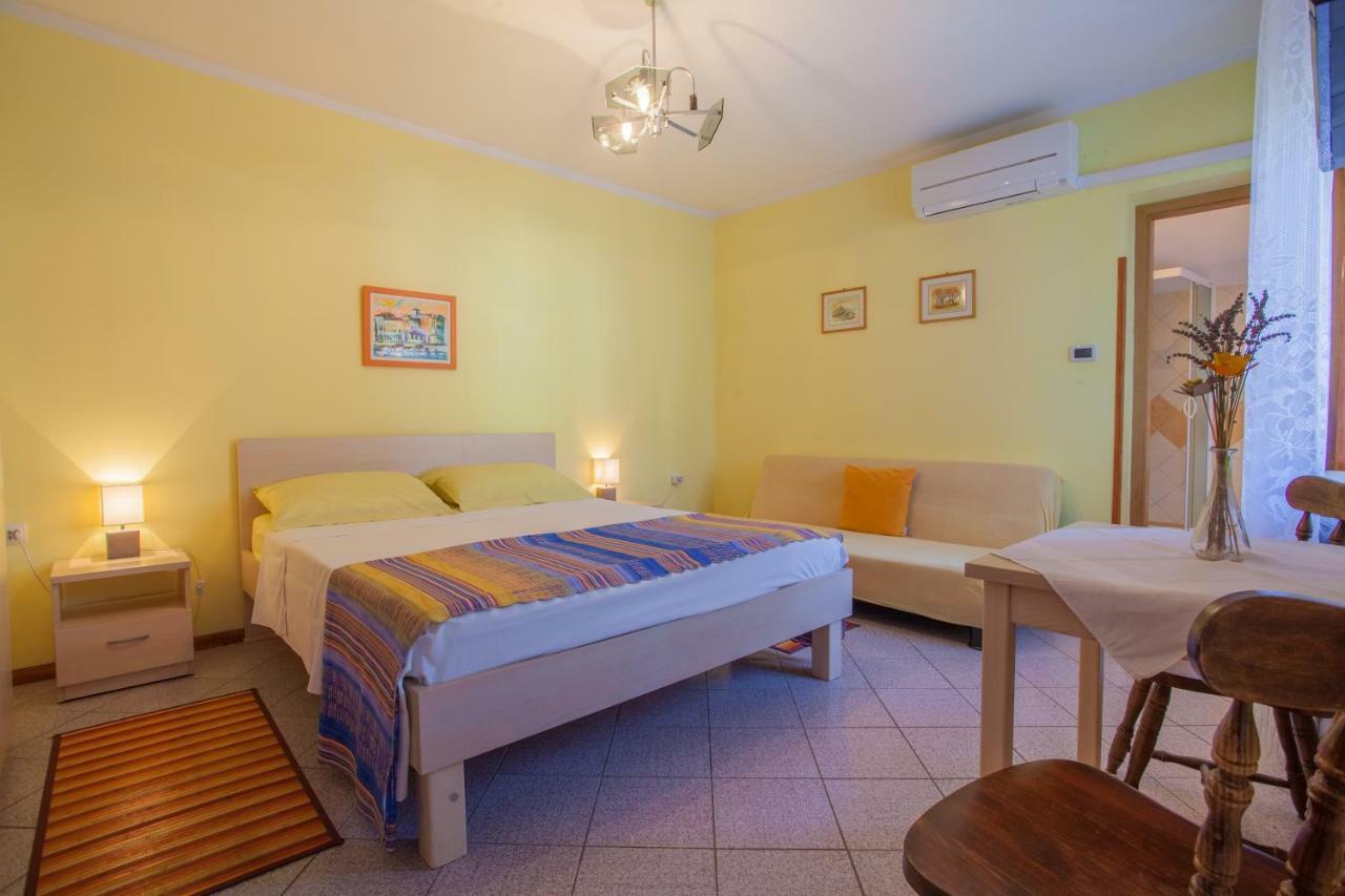 Rooms Ester Cres Exterior foto